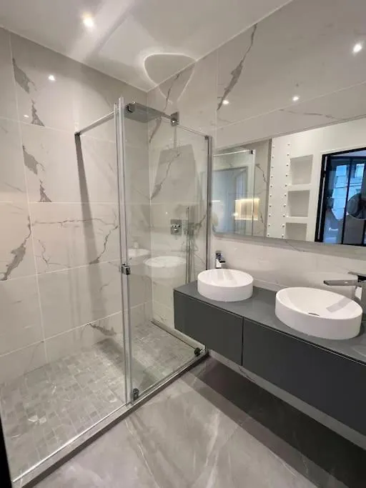 Bright Newly Renovated With Ac Apartment *
