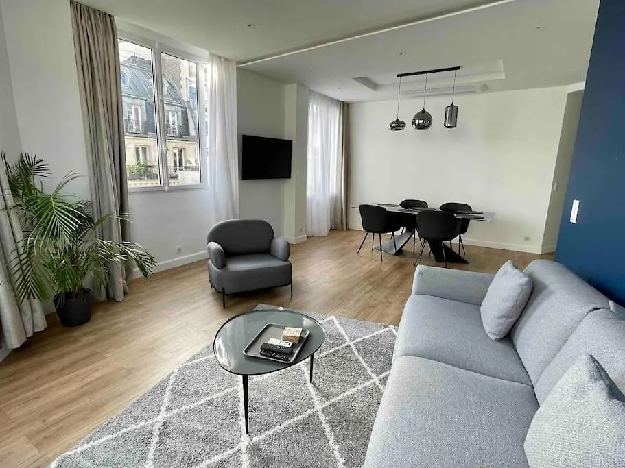 Bright Newly Renovated With Ac Paris