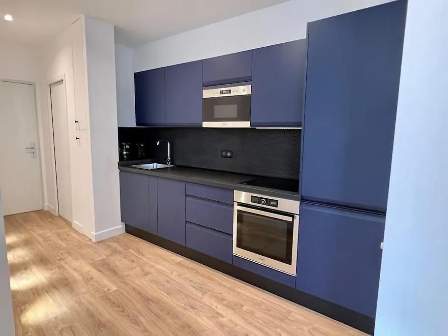 Bright Newly Renovated With Ac Apartment