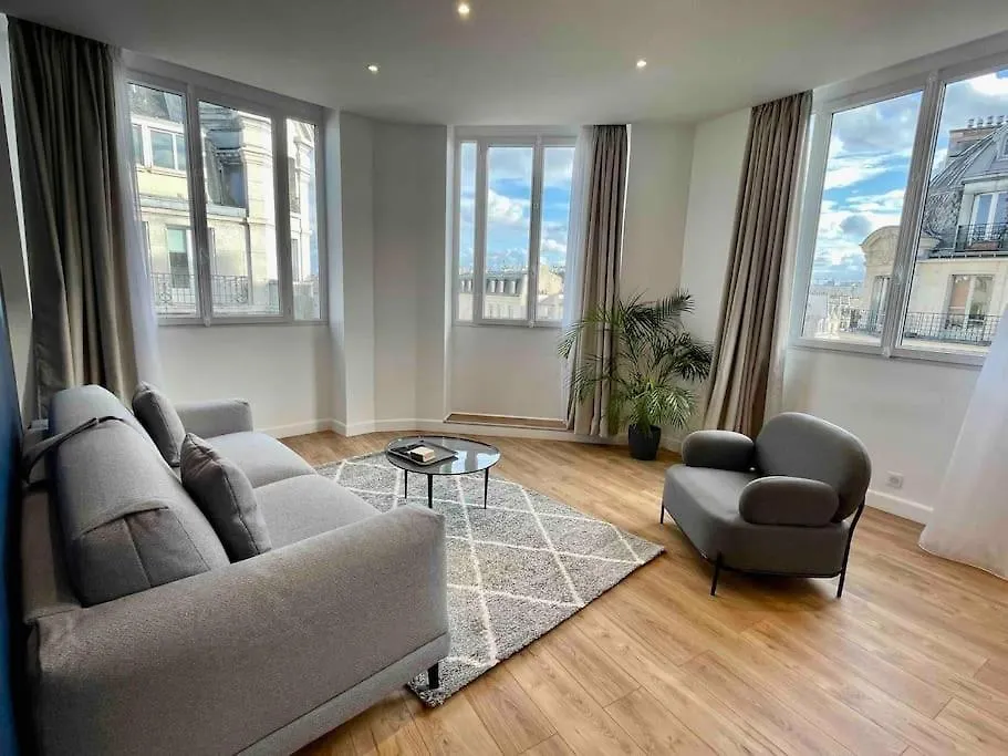 Bright Newly Renovated With Ac Apartment *